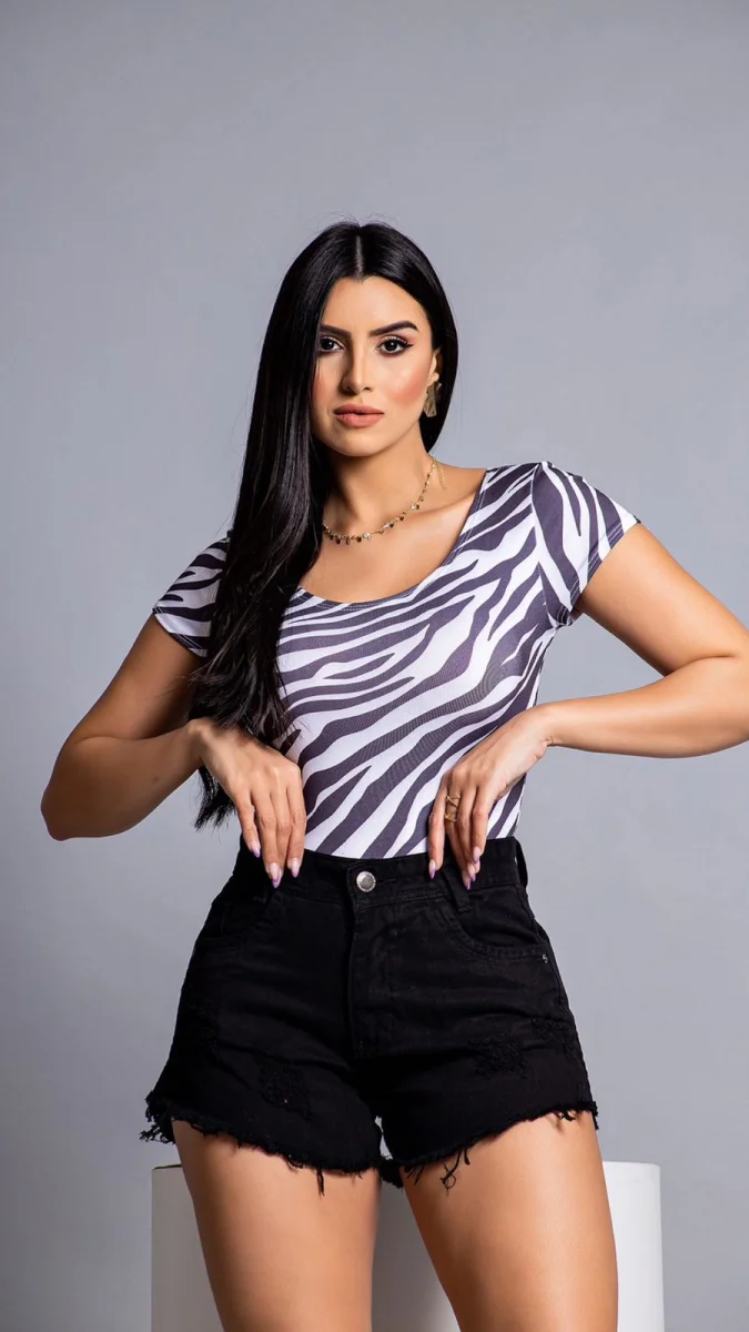 SHORT PRETO COM CINTO