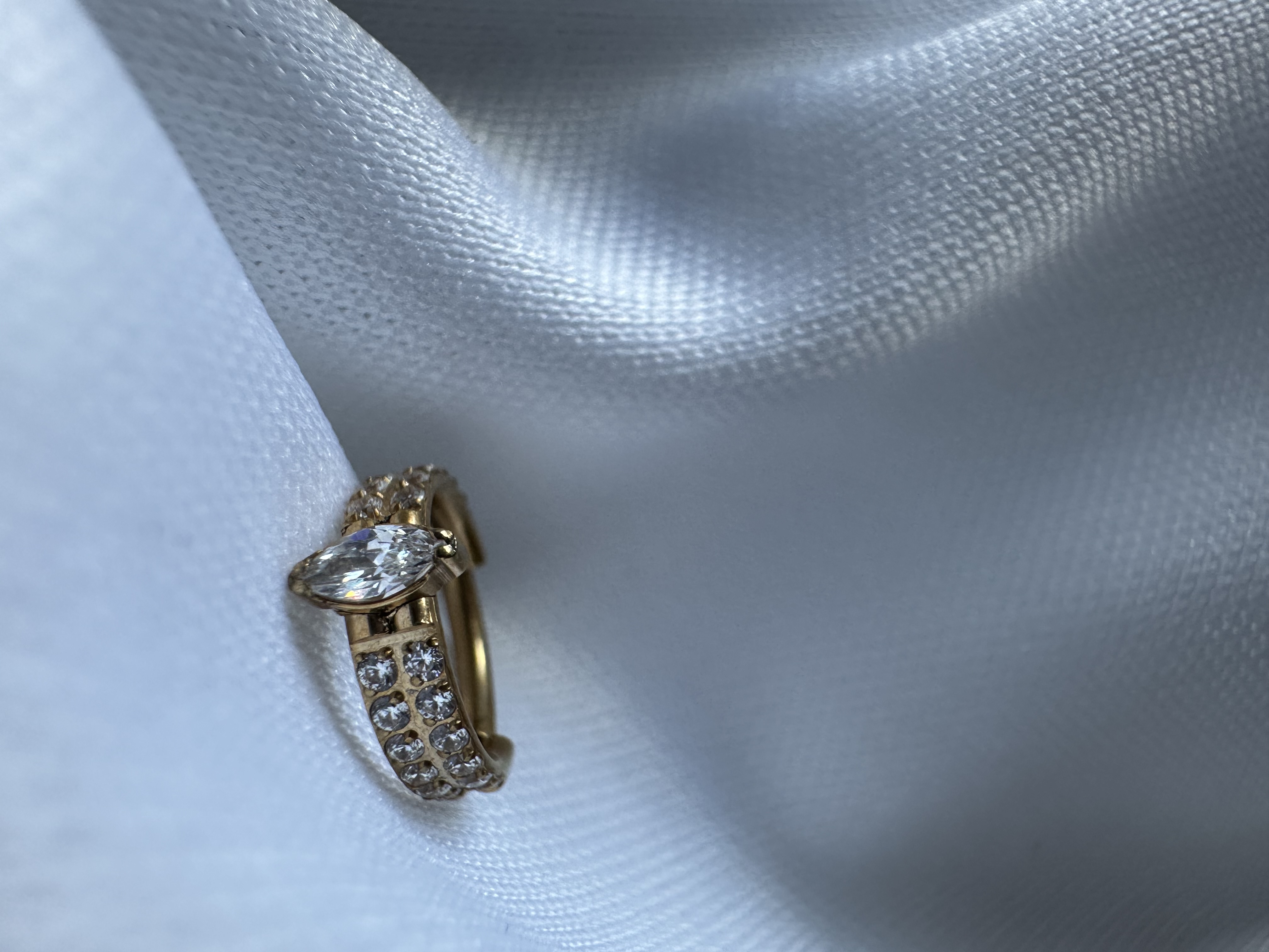 Argola dupla titânio gold