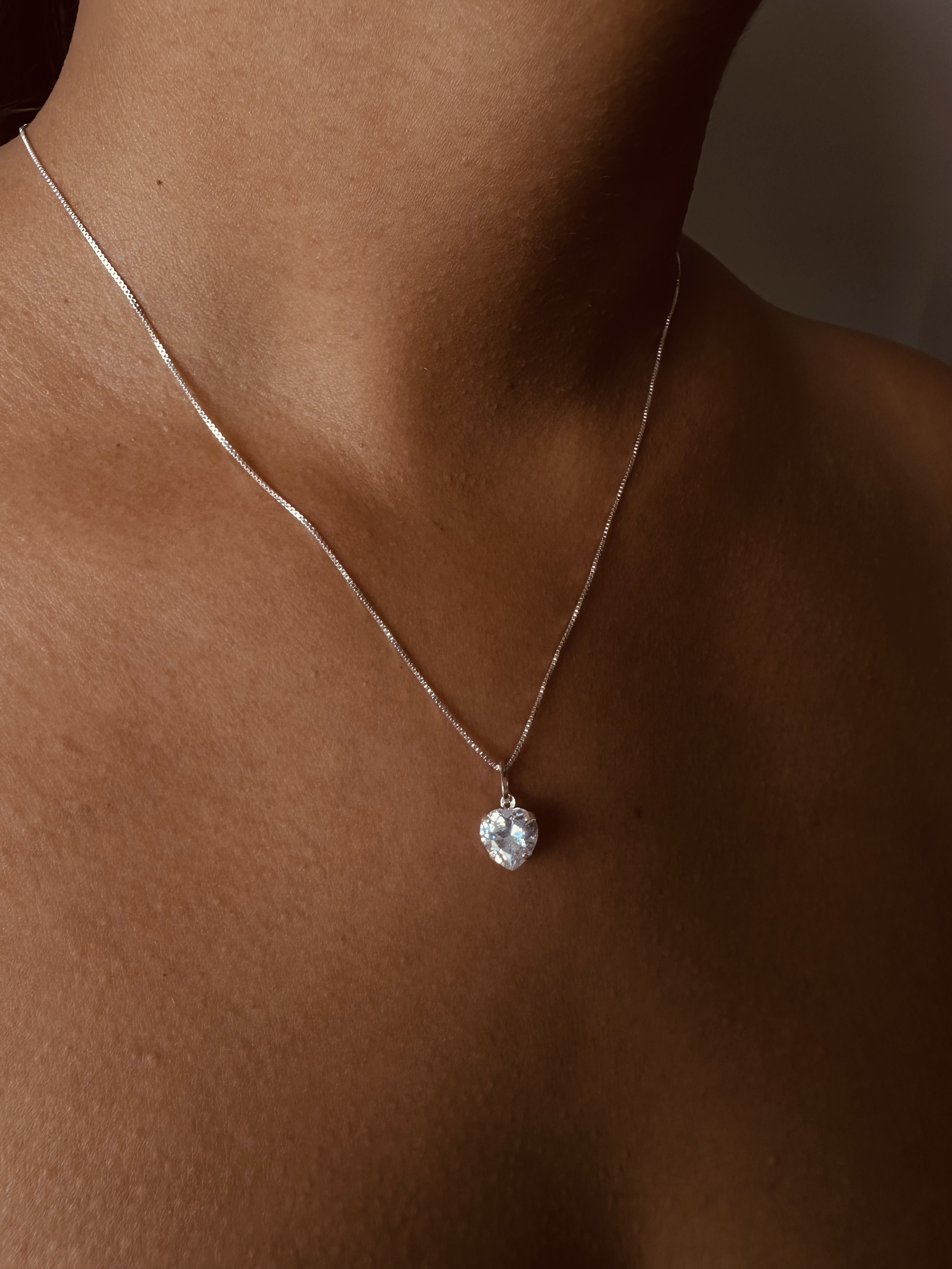 Corrente com pingente pedra zircônia de coração