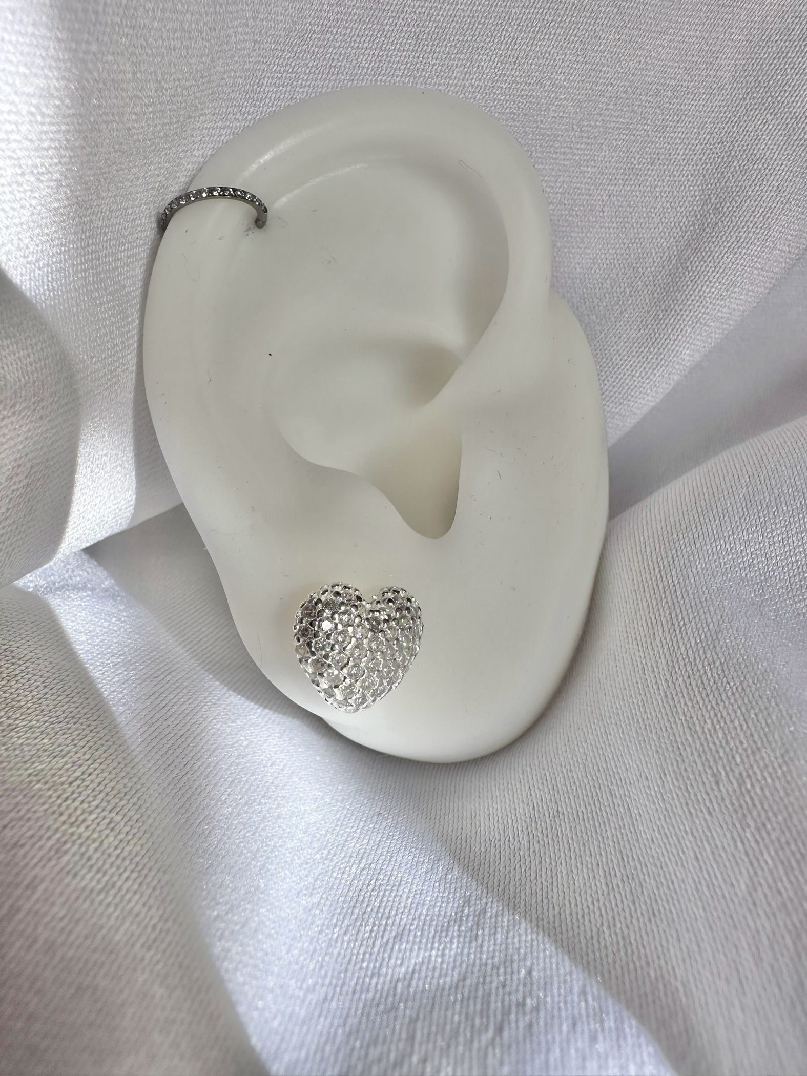 Brinco coração zircônia