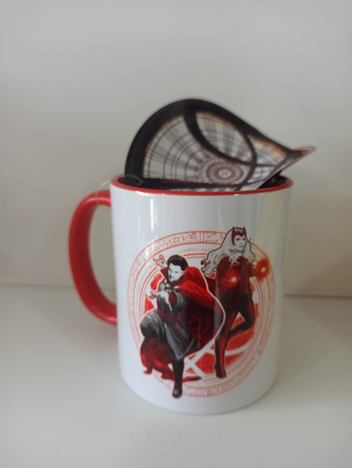 Caneca Dr. Estranho e Wanda Marvel