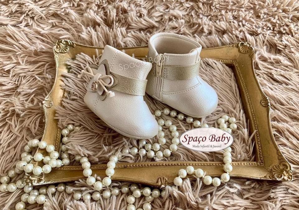 Bota off-white estrela