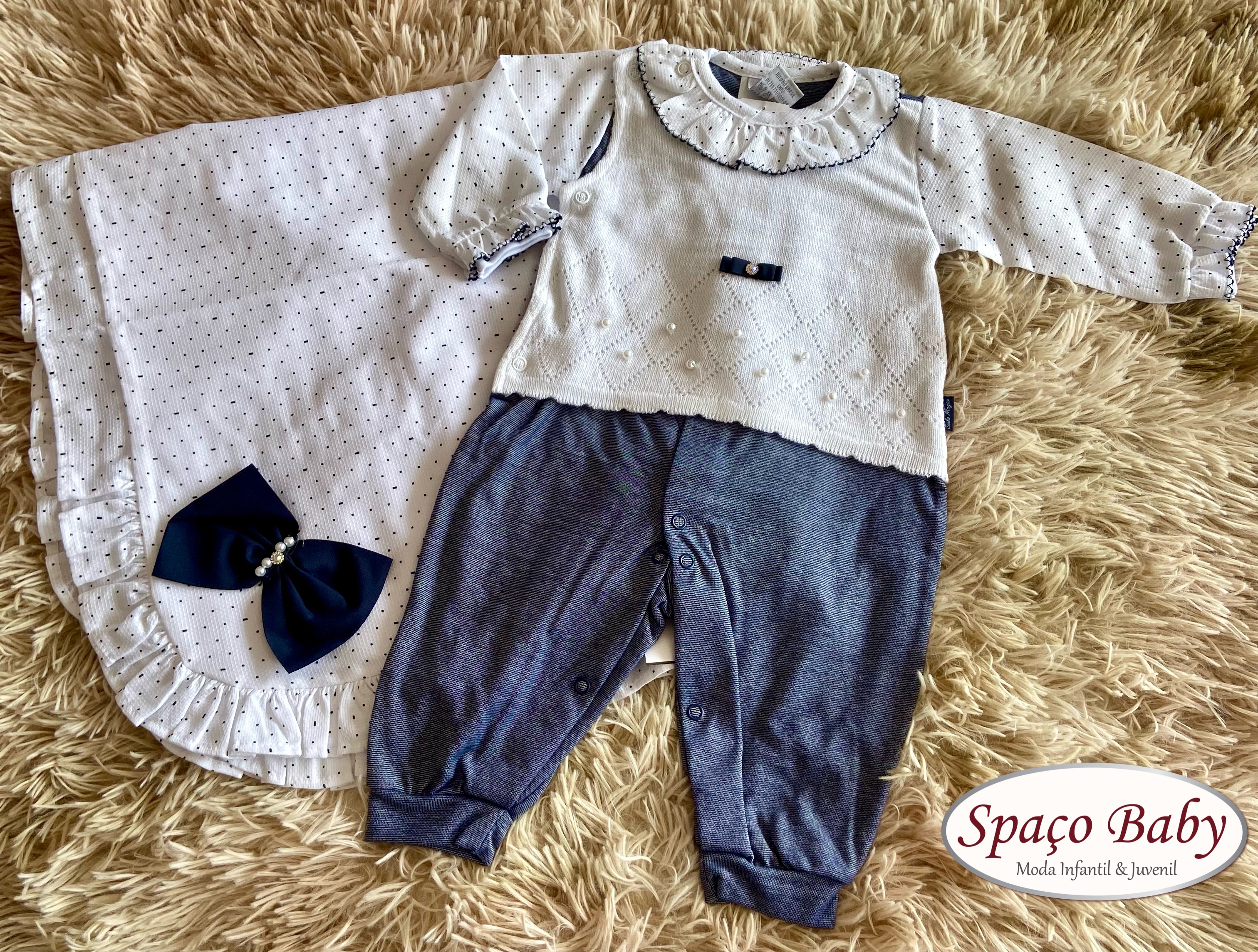 Saída maternidade branca com pérolas