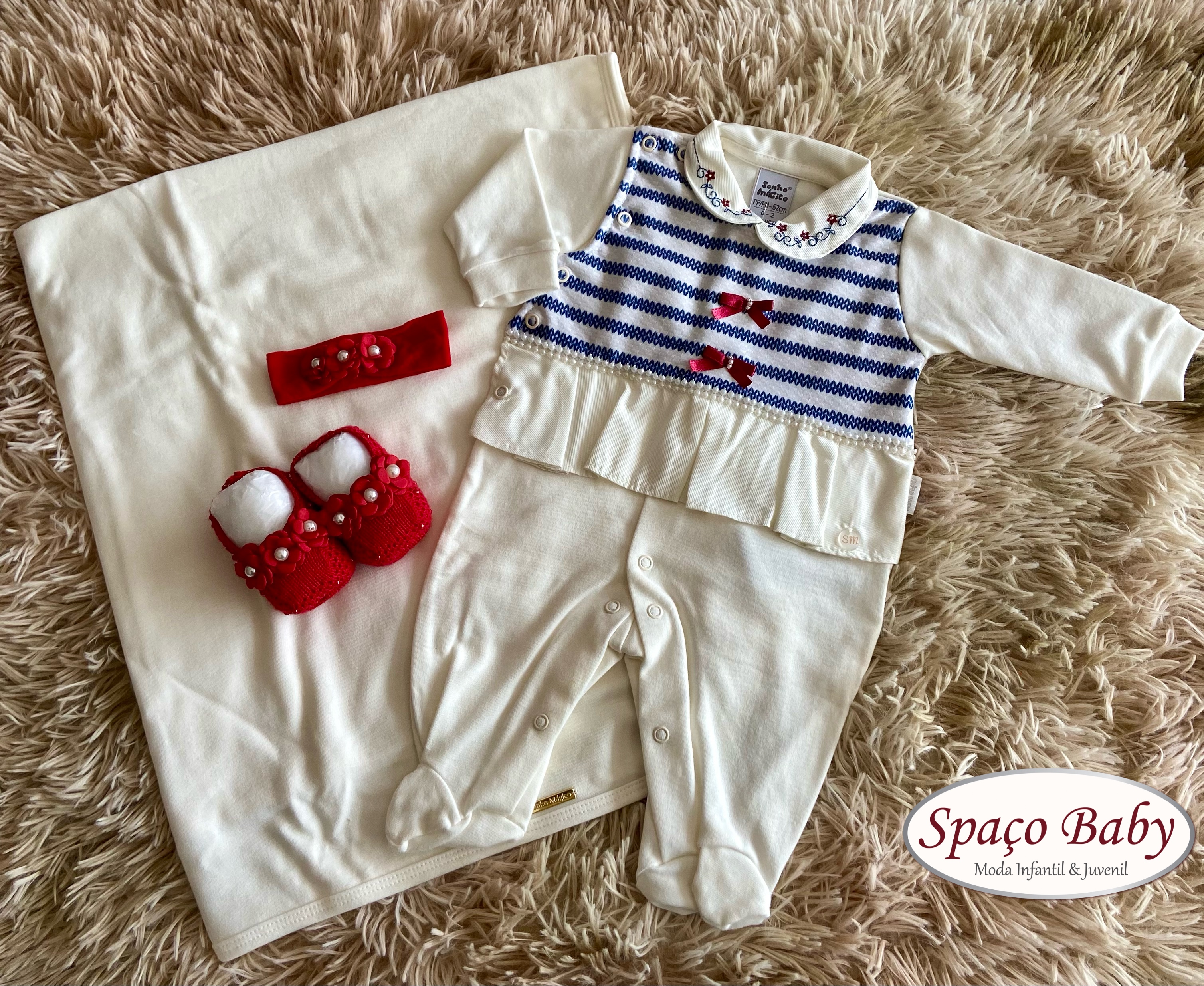 Saída maternidade off-white com azul