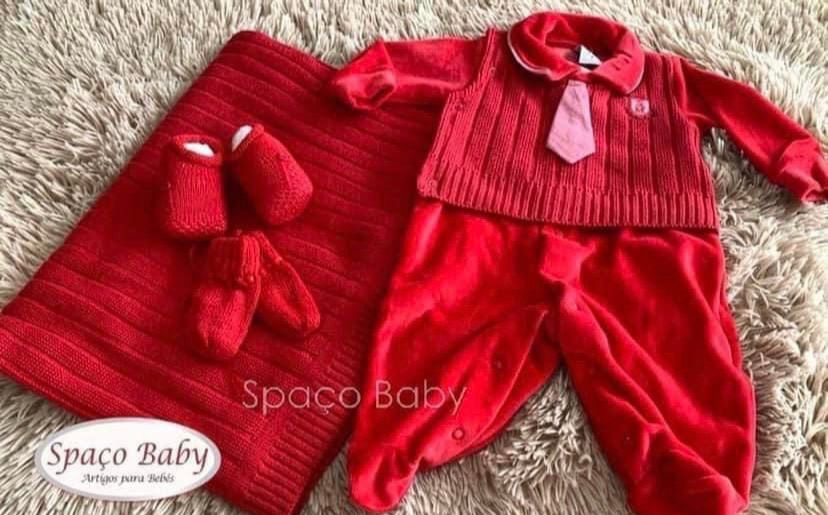 Saída maternidade vermelha em plush com gravata