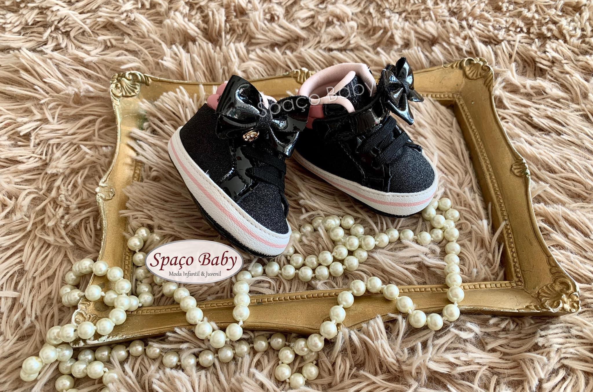 Bota preta com brilho