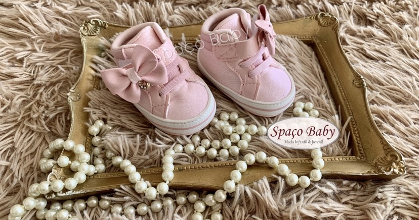 Bota rosa com brilho