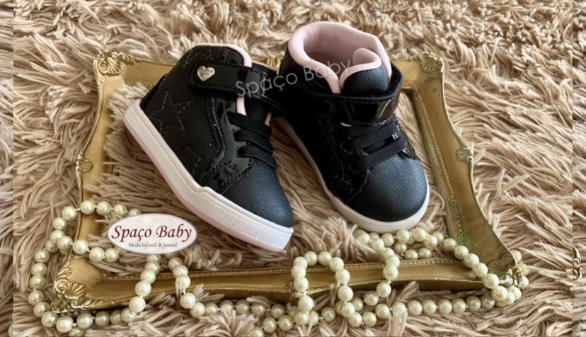 coturno  preto com estrelas