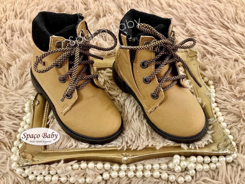 Bota caramelo e preta