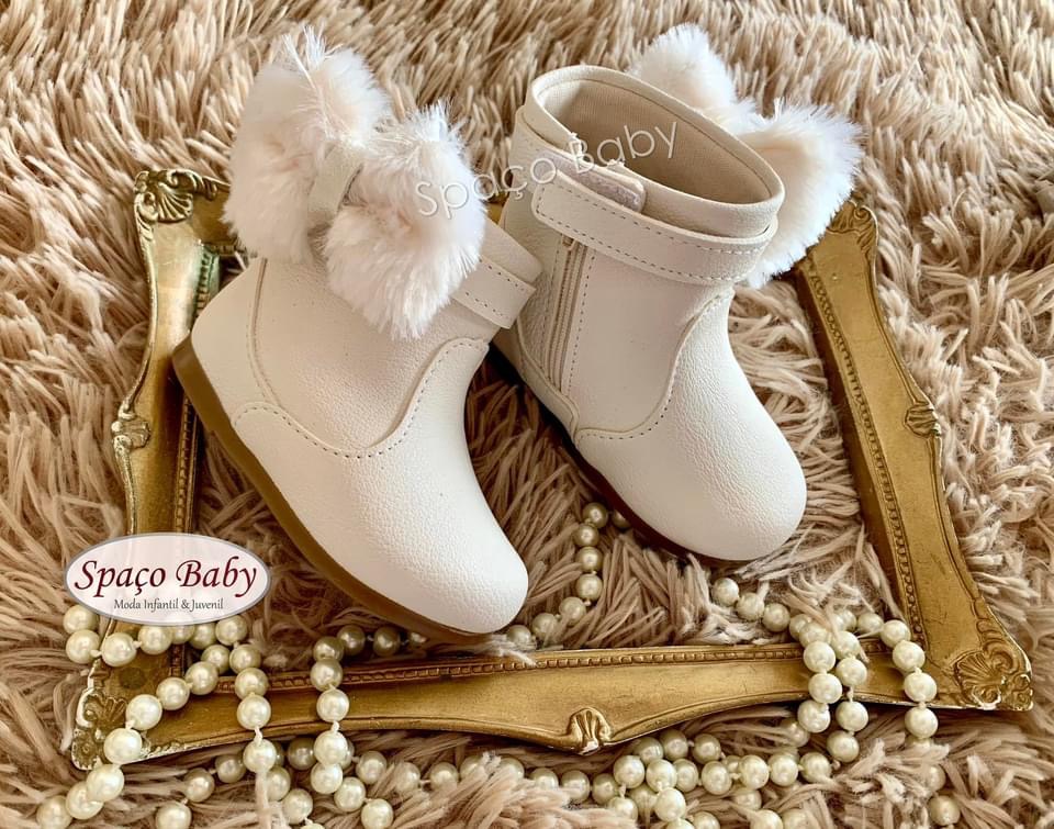 Bota  feminina com laço