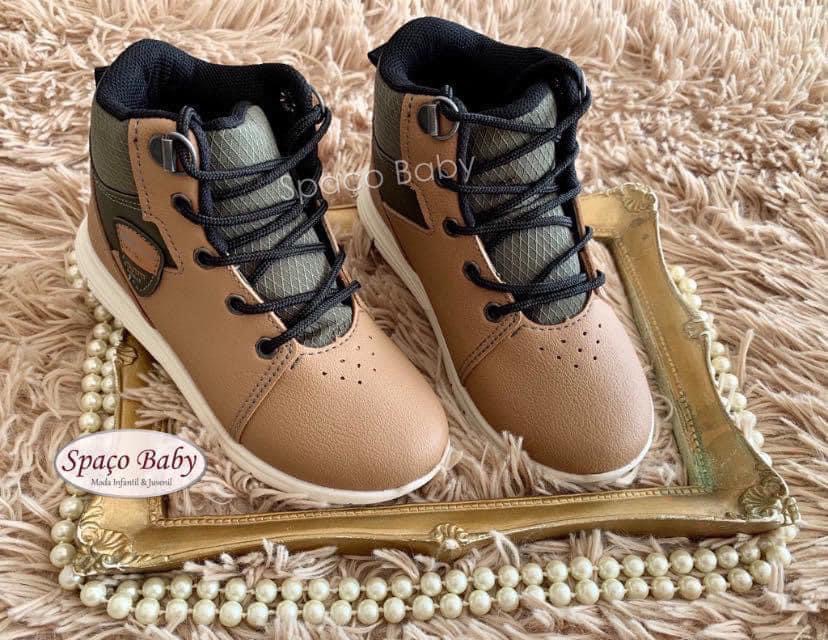 Bota caramelo com verde