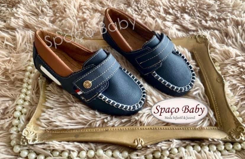 Mocassim caramelo e marinho