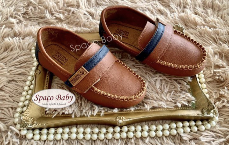 Mocassim caramelo e azul