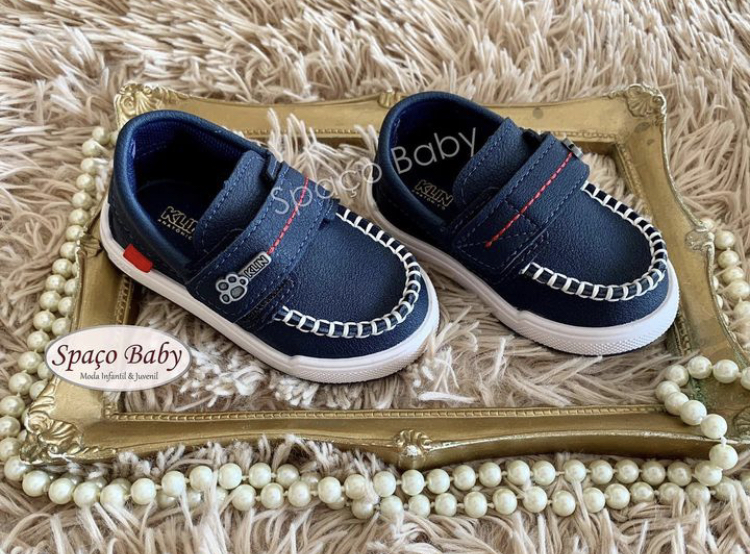 Mocassim marinho com vermelho