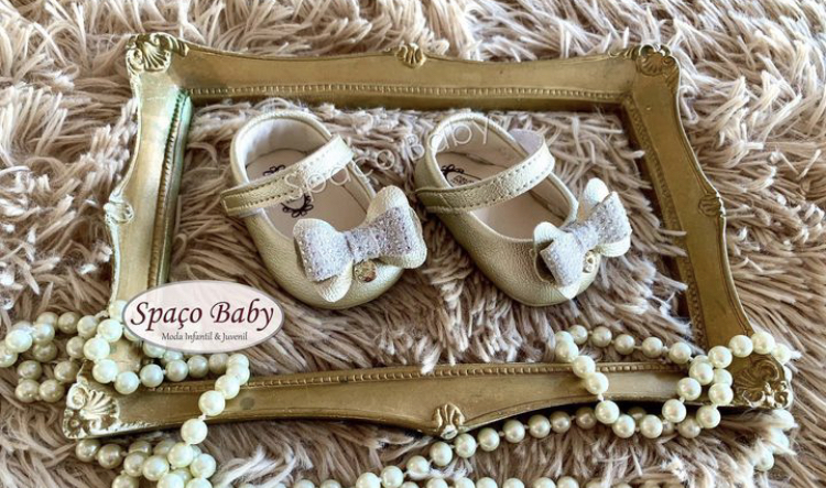 Sapato boneca dourado laço