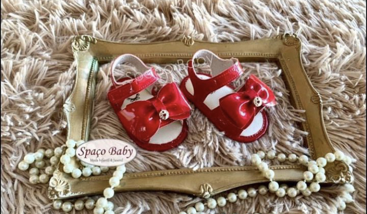 Sandália vermelha laço