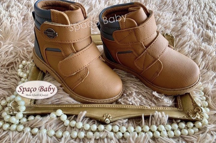 Bota caramelo e verde