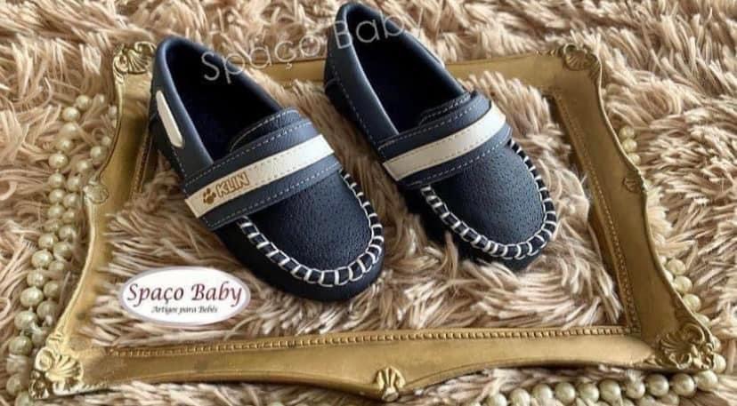 Mocassim marinho e branco