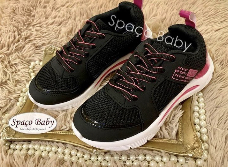 Tênis preto com rosa