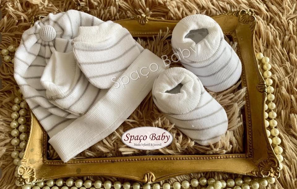 Kit listrado luvinha, touca e sapatinho
