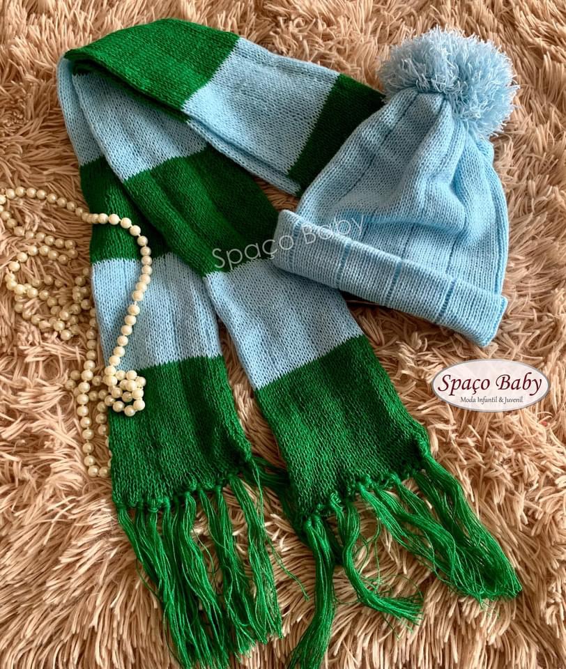 Kit touca e cachecol azul bebê com verde