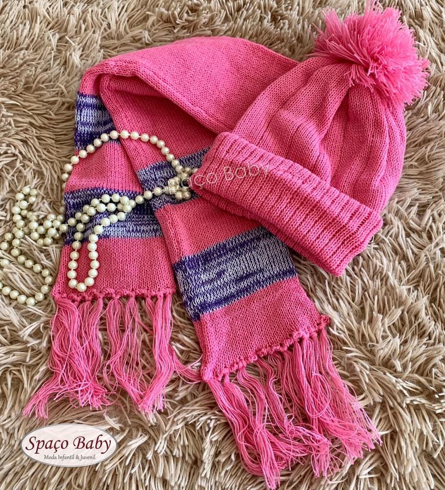 Kit touca e cachecol rosa e lilás.