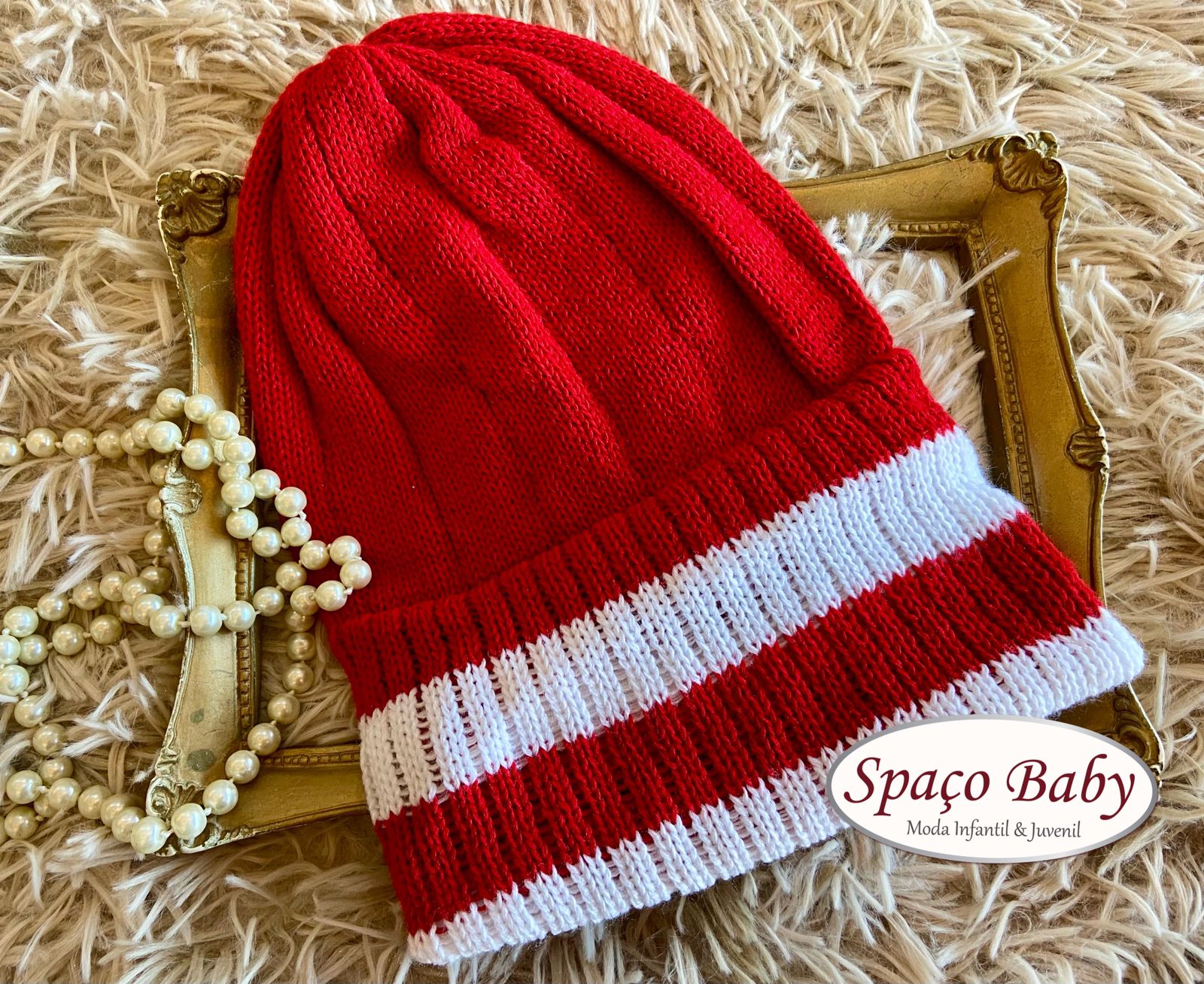Touca vermelha com branco