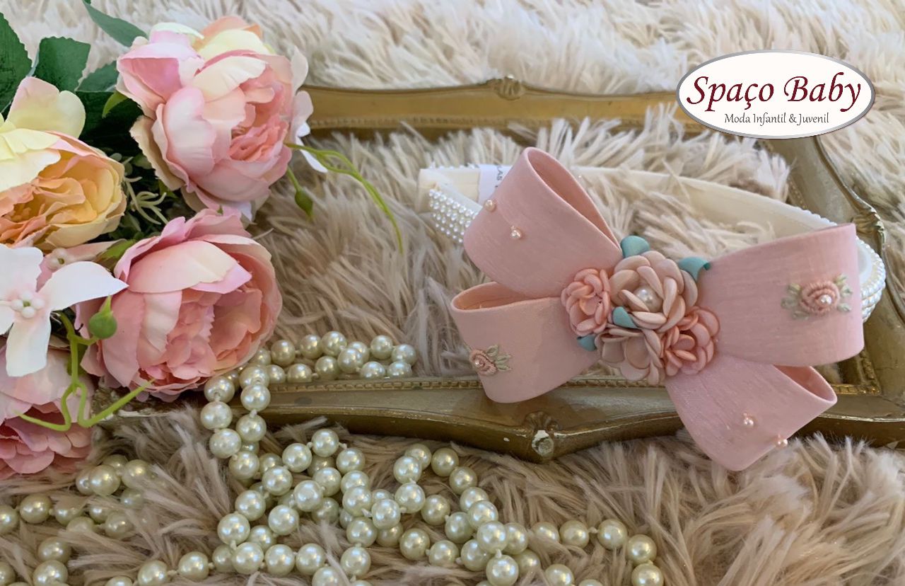 Tiara bordada com flores