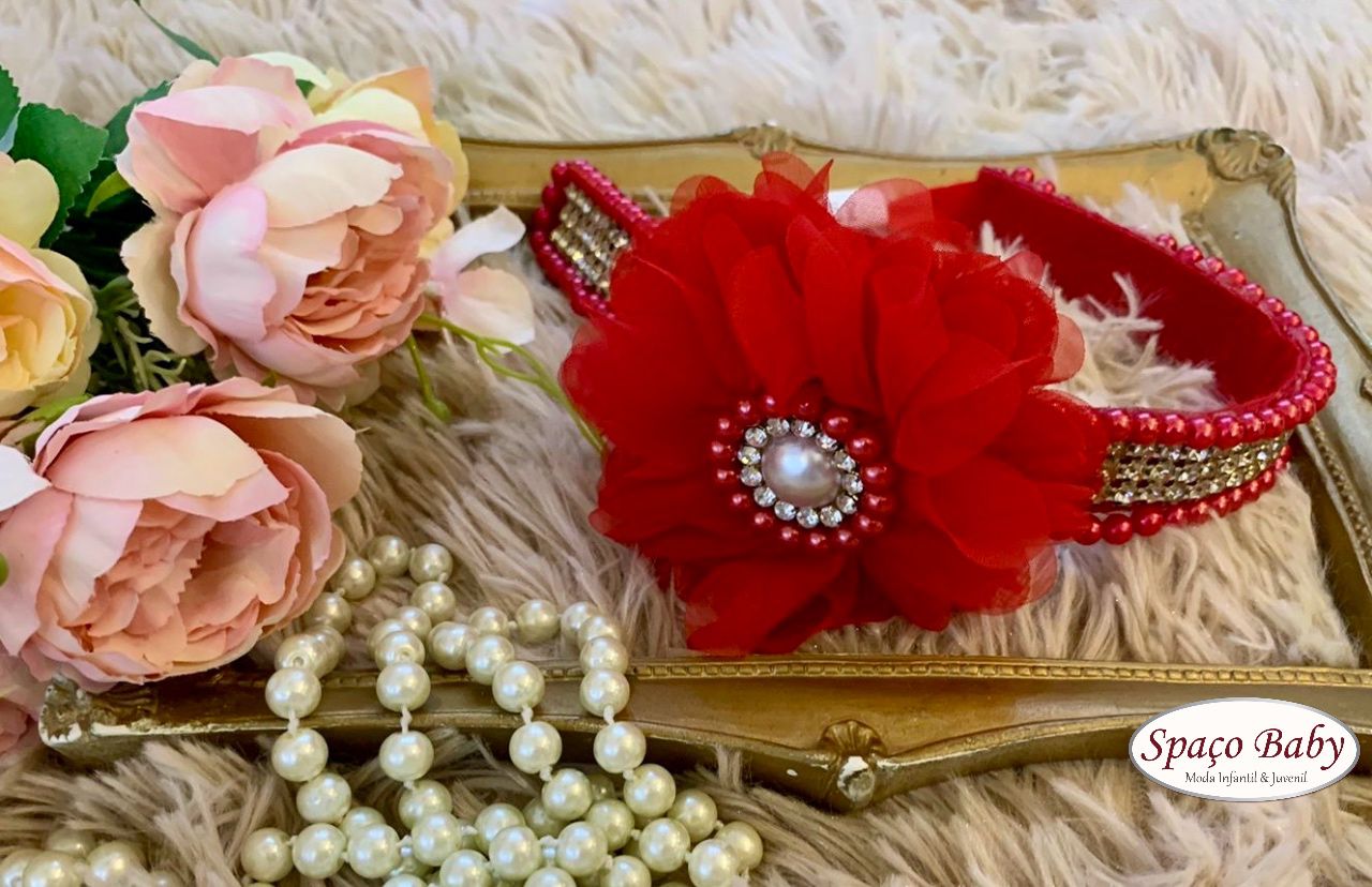 Faixa bordada vermelha com pérolas