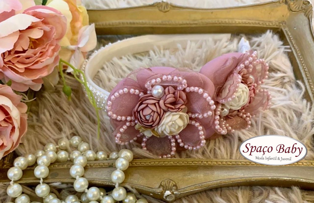 Tiara bordada flores com pérolas