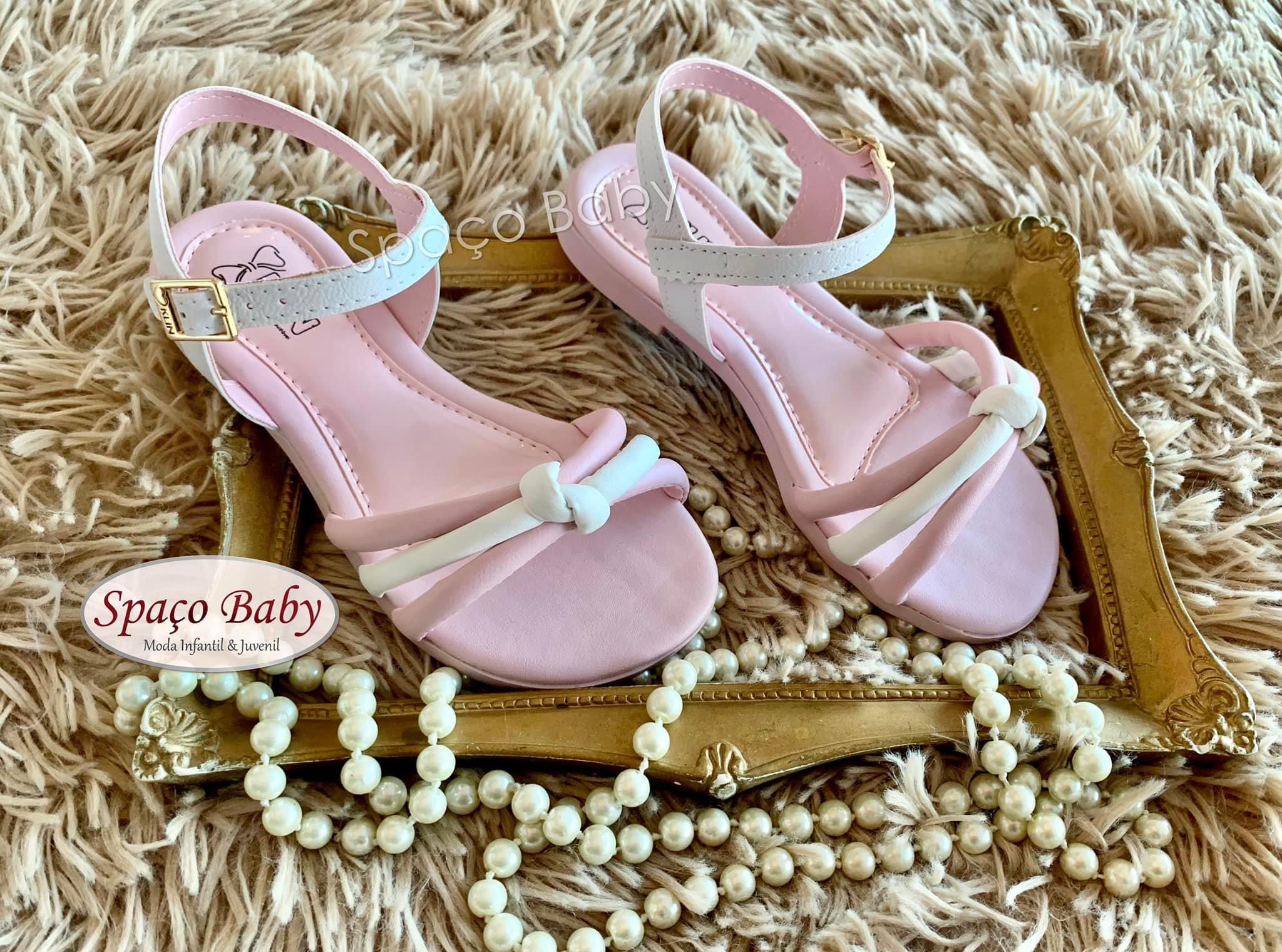 Sandalia detalhe branco e rosa