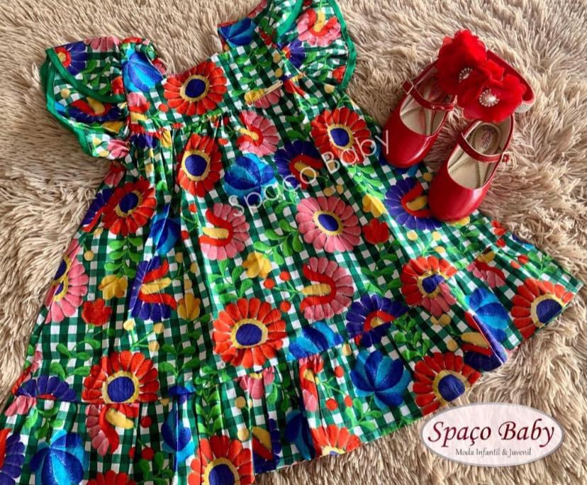 Vestido xadrez e flores