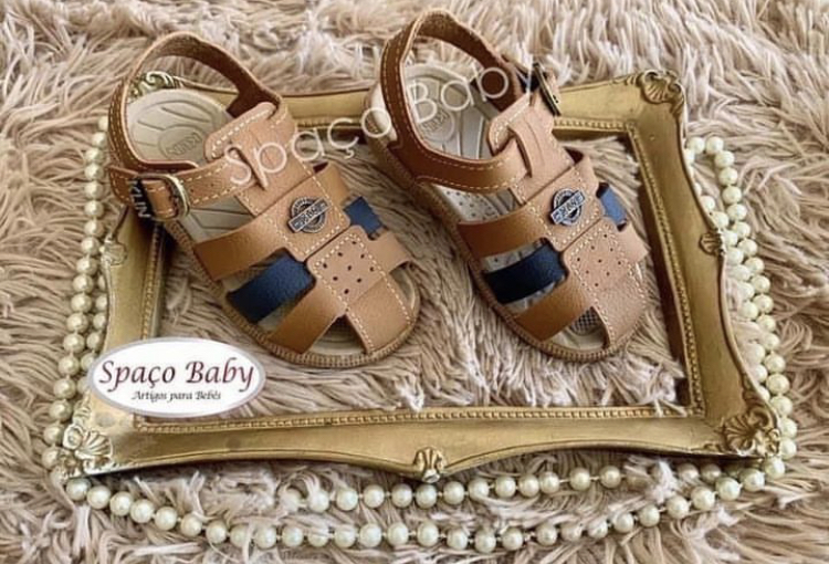 Sandália caqui e marinho