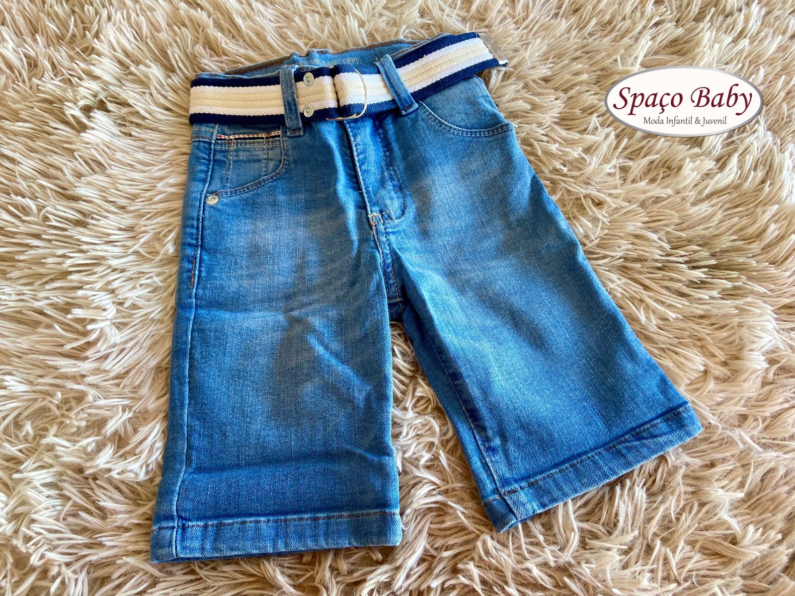 Bermuda jeans com cinto