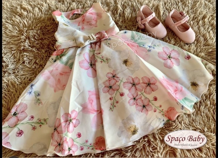 Vestido floral com pérolas