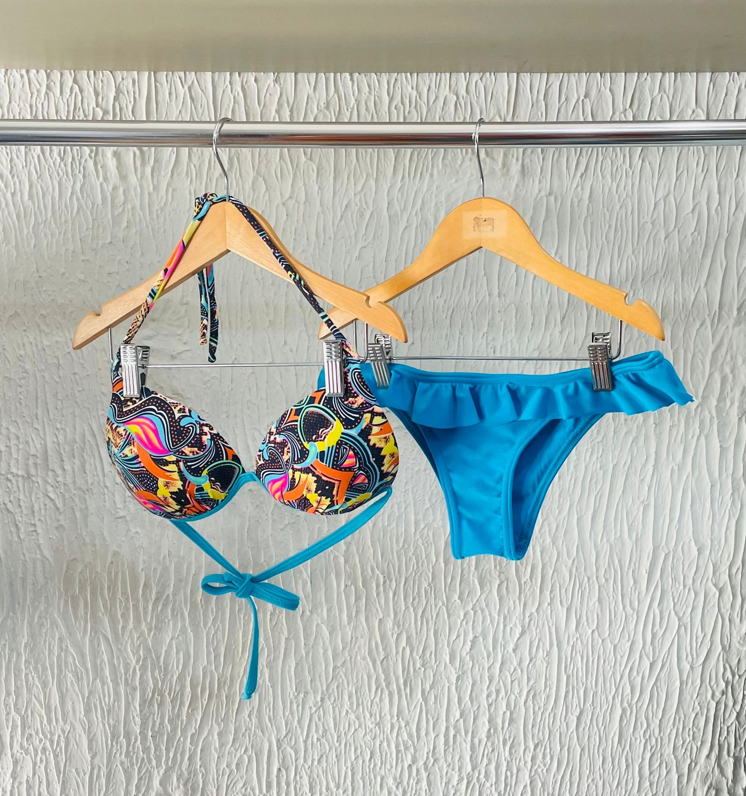 BIQUINI AZUL C/ ESTAMPA COLORIDA