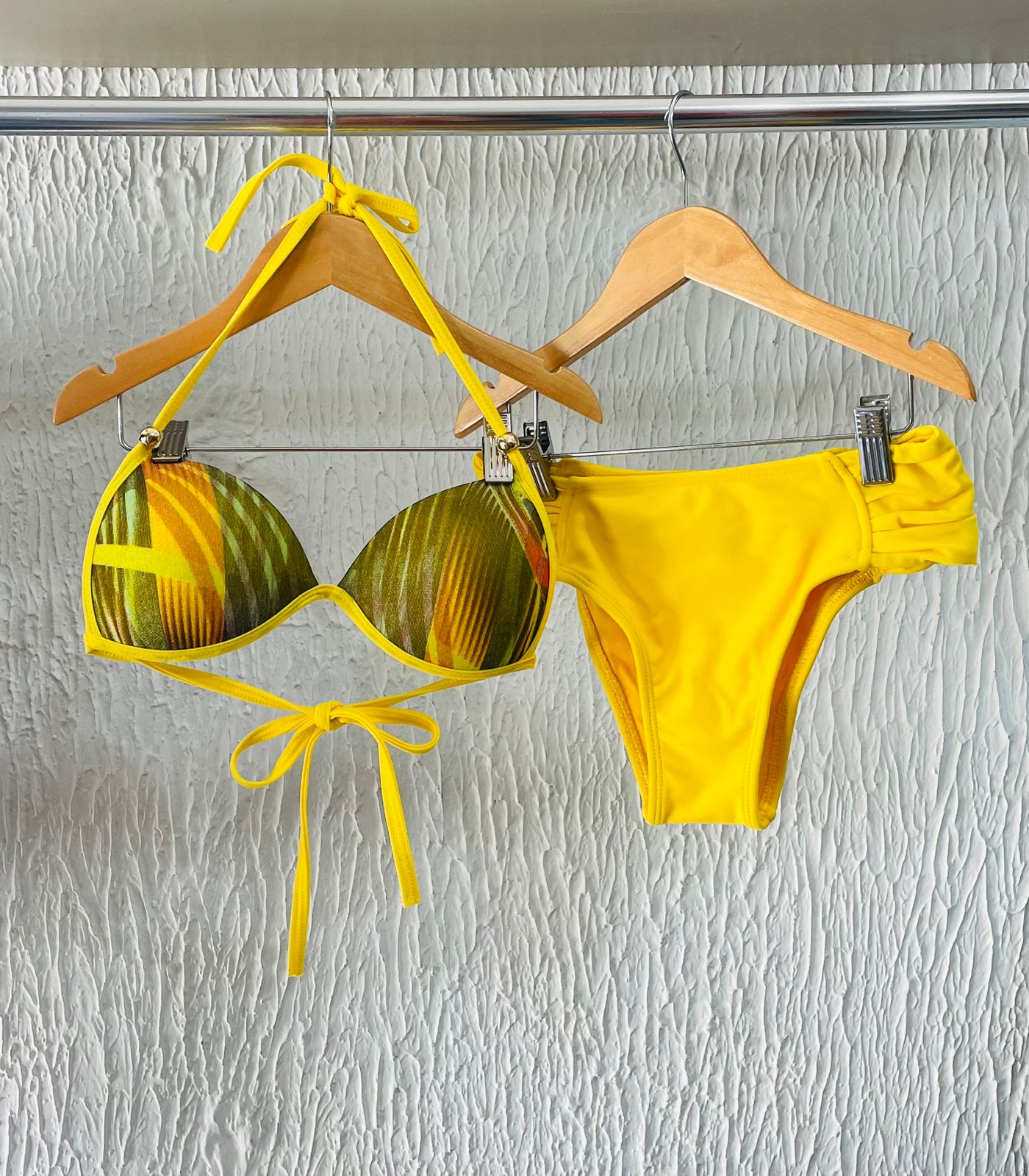 BIQUINI AMARELO COM ESTAMPA