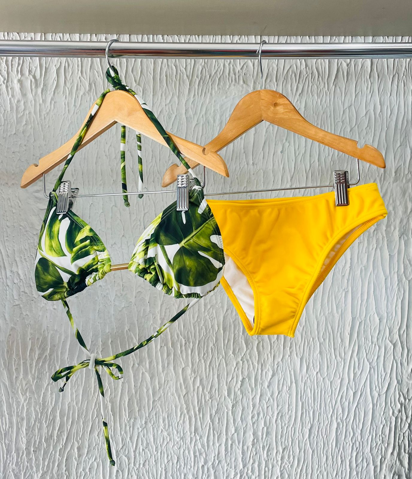 BIQUINI AMARELO COM ESTAMPA VERDE