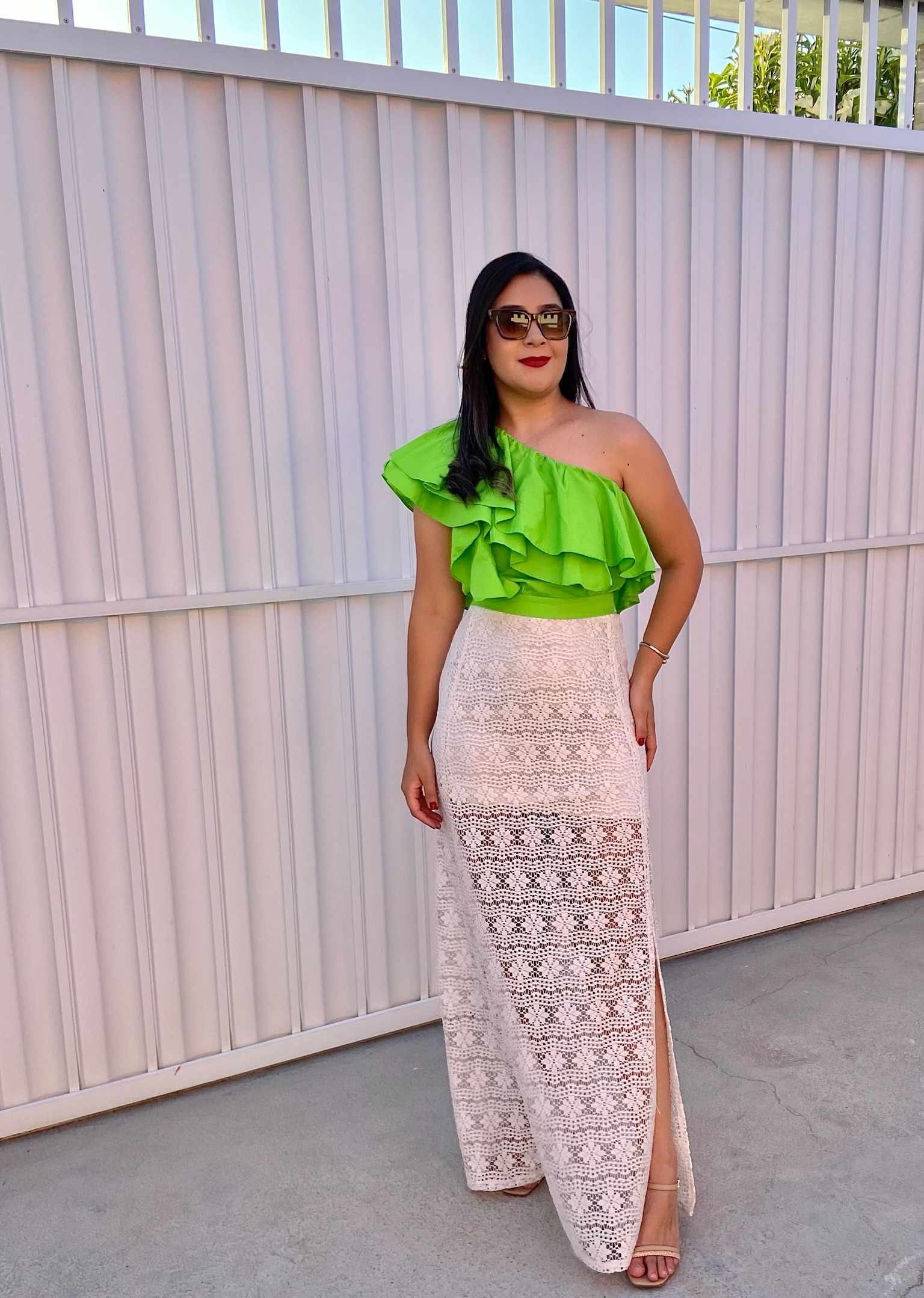 Saia Longa de Renda com Fenda Lateral Ref 72010