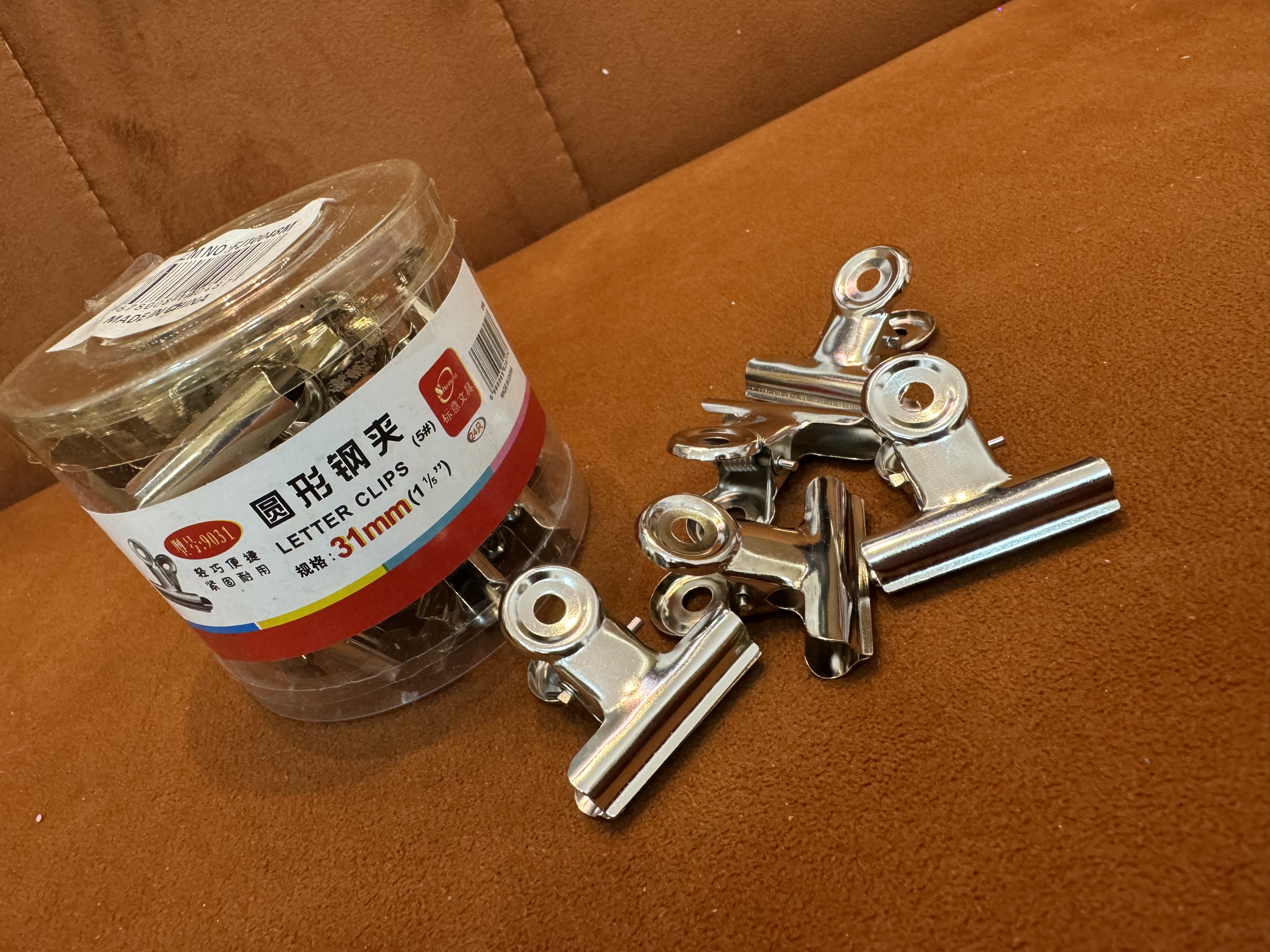 Kit com 24 presilhas médias de aço