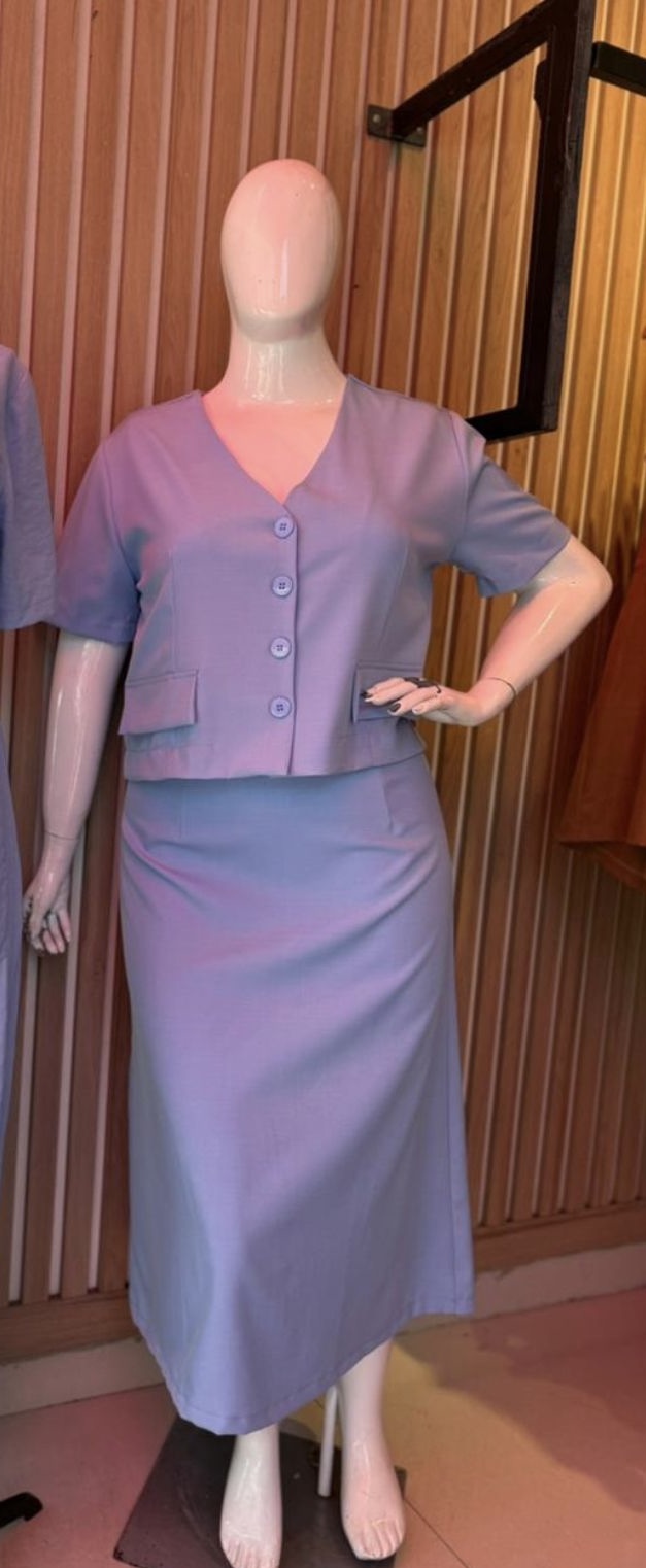 Conjunto saia e blusa