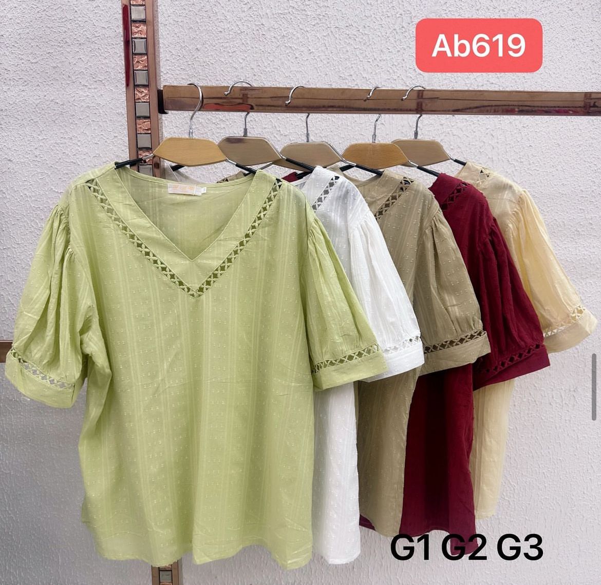 Blusa com detalhe na manga e gola