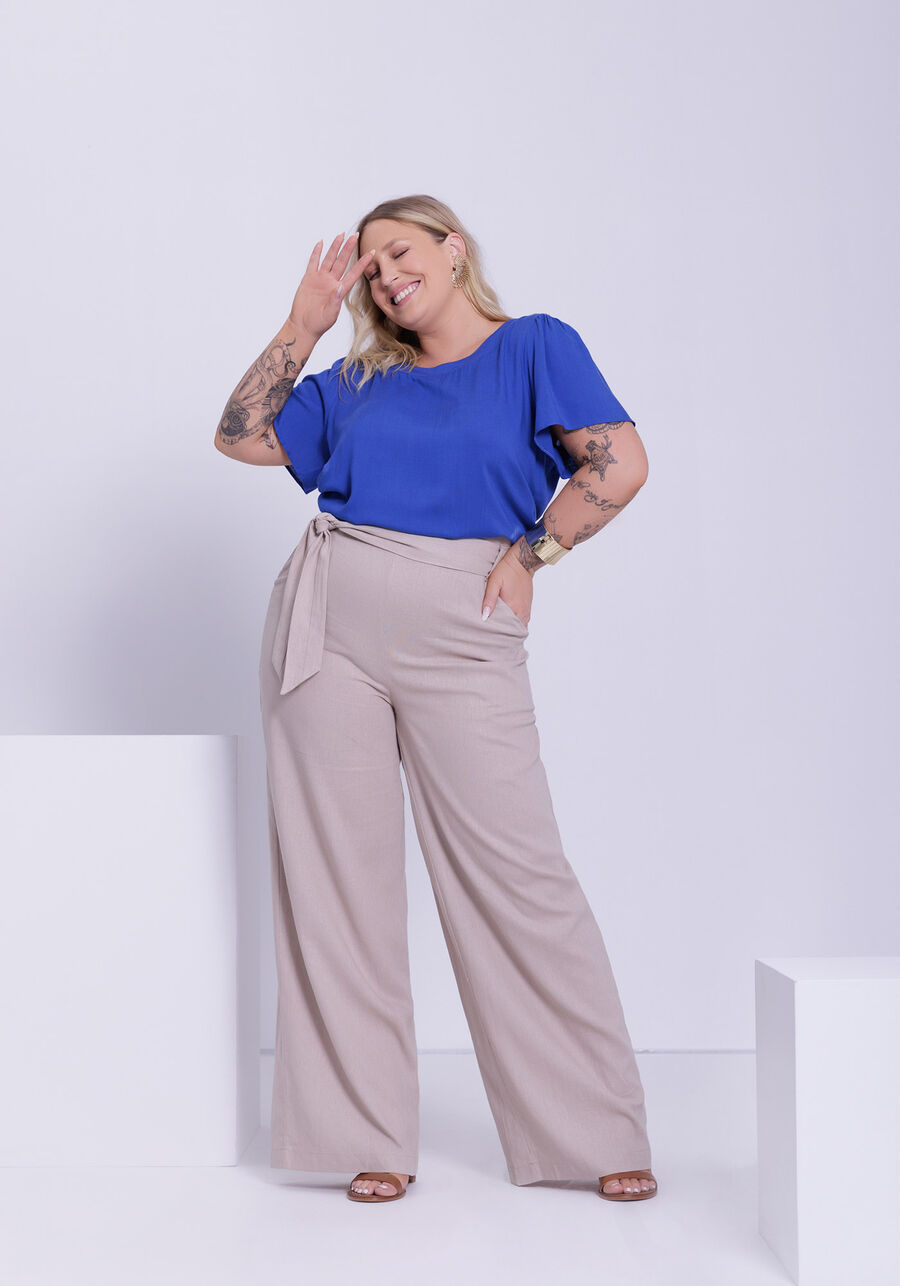 Blusa PLUS com franzido na manga