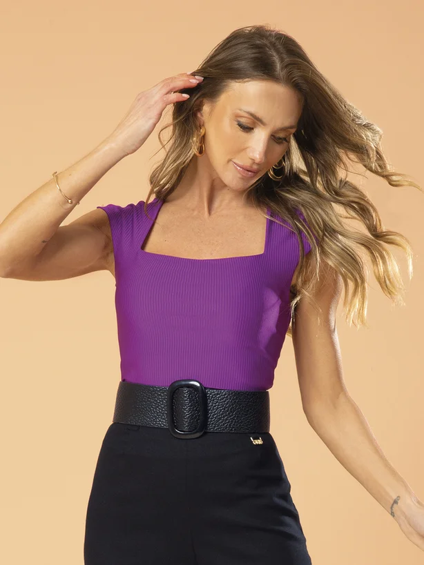 Blusa ajustada ao corpo em canelado