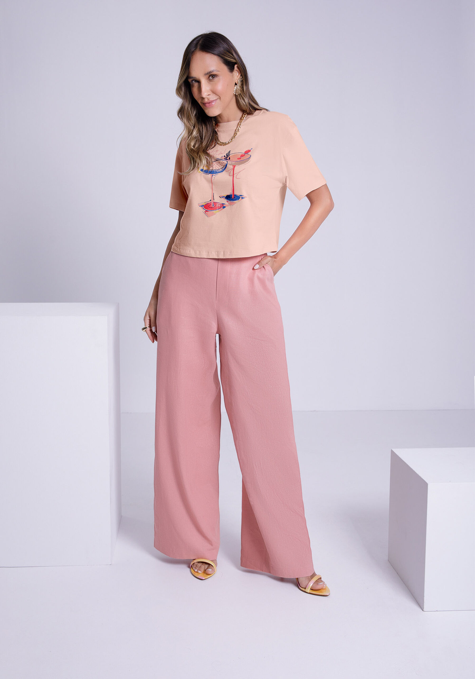 T-Shirt Cropped em Meia Malha Estampada