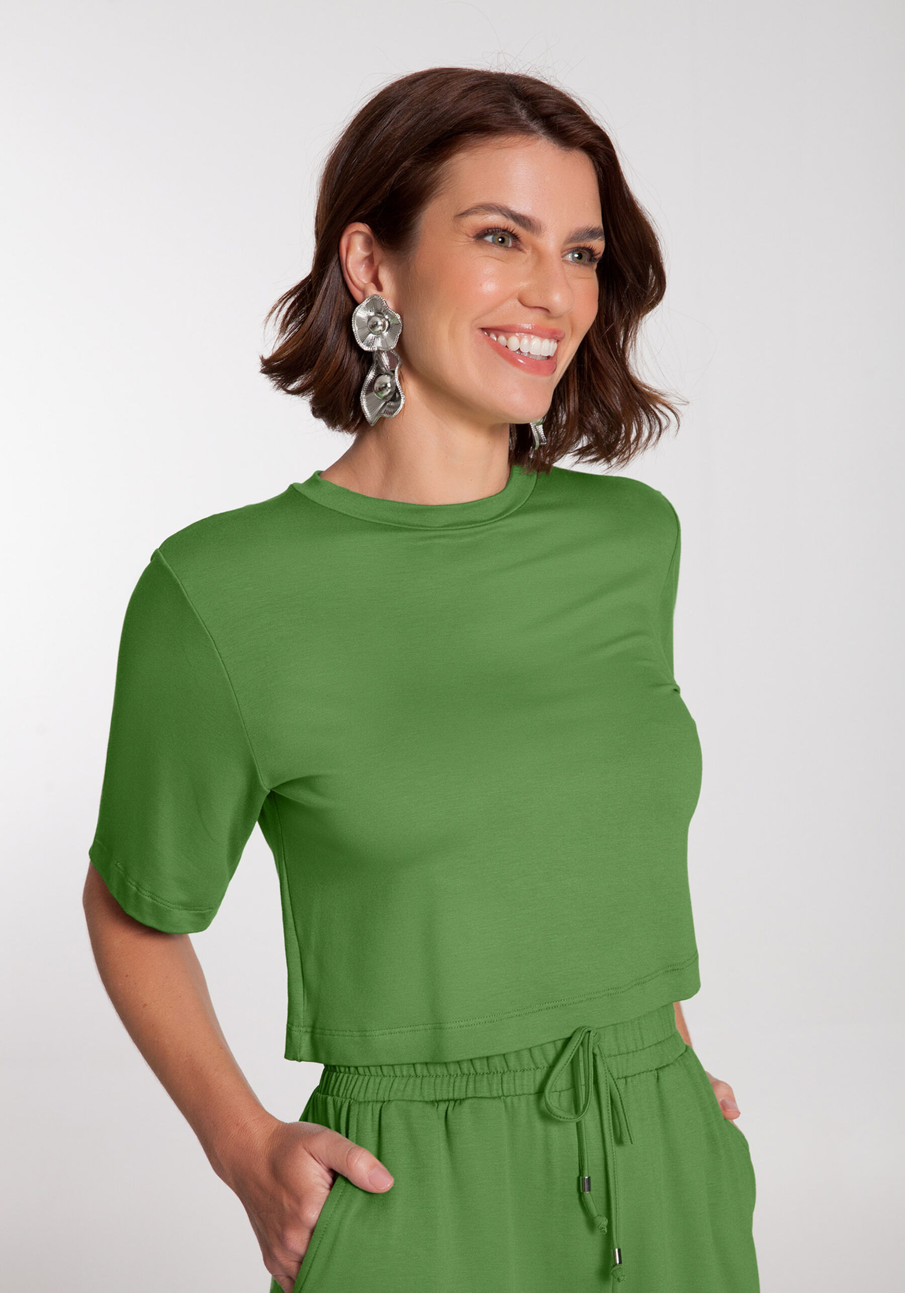 Blusa Curta Lisa Em Malha De Viscose Com Elastano