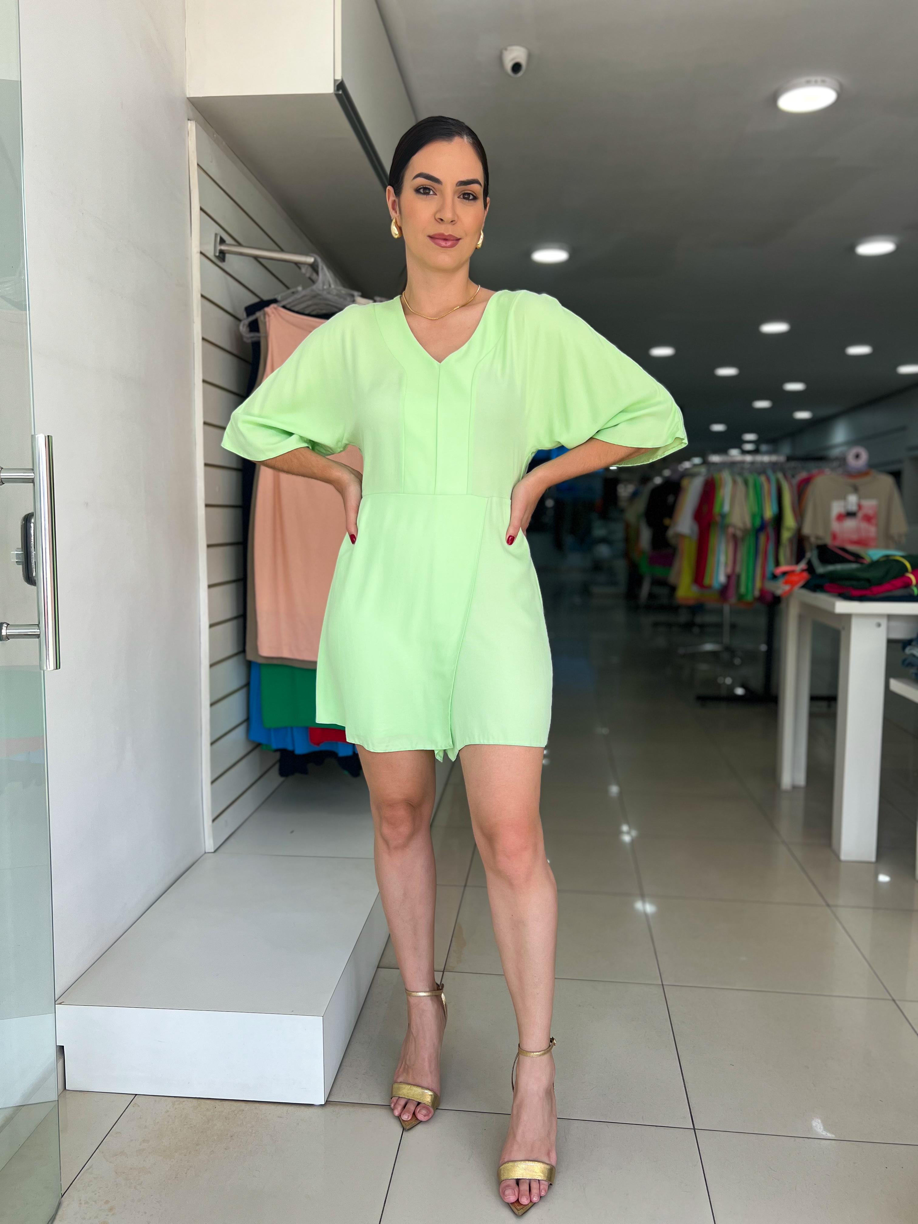 Macaquinho com decote V