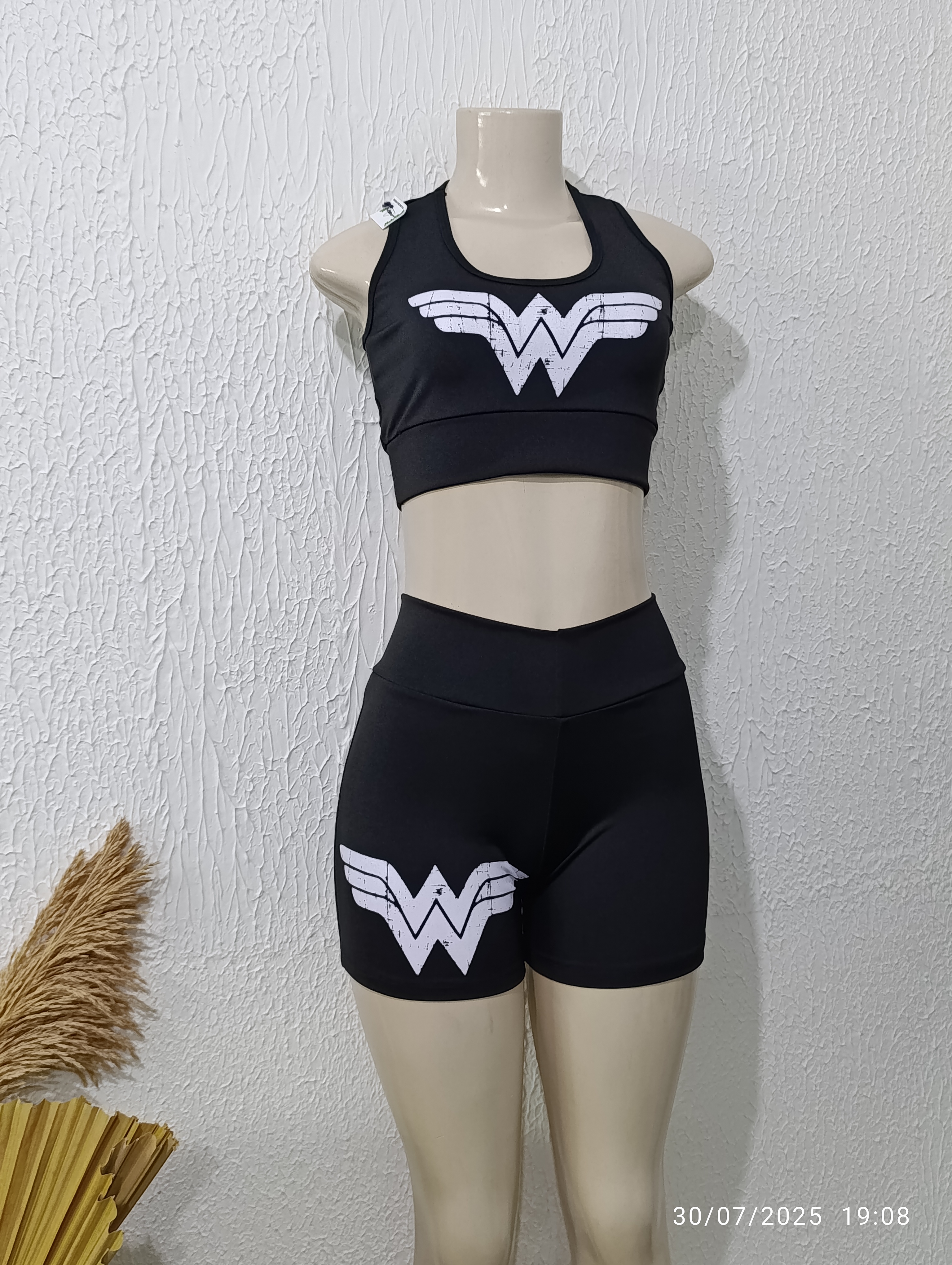 Conjunto de Short Mulher Maravilha.  Tamanho P/M