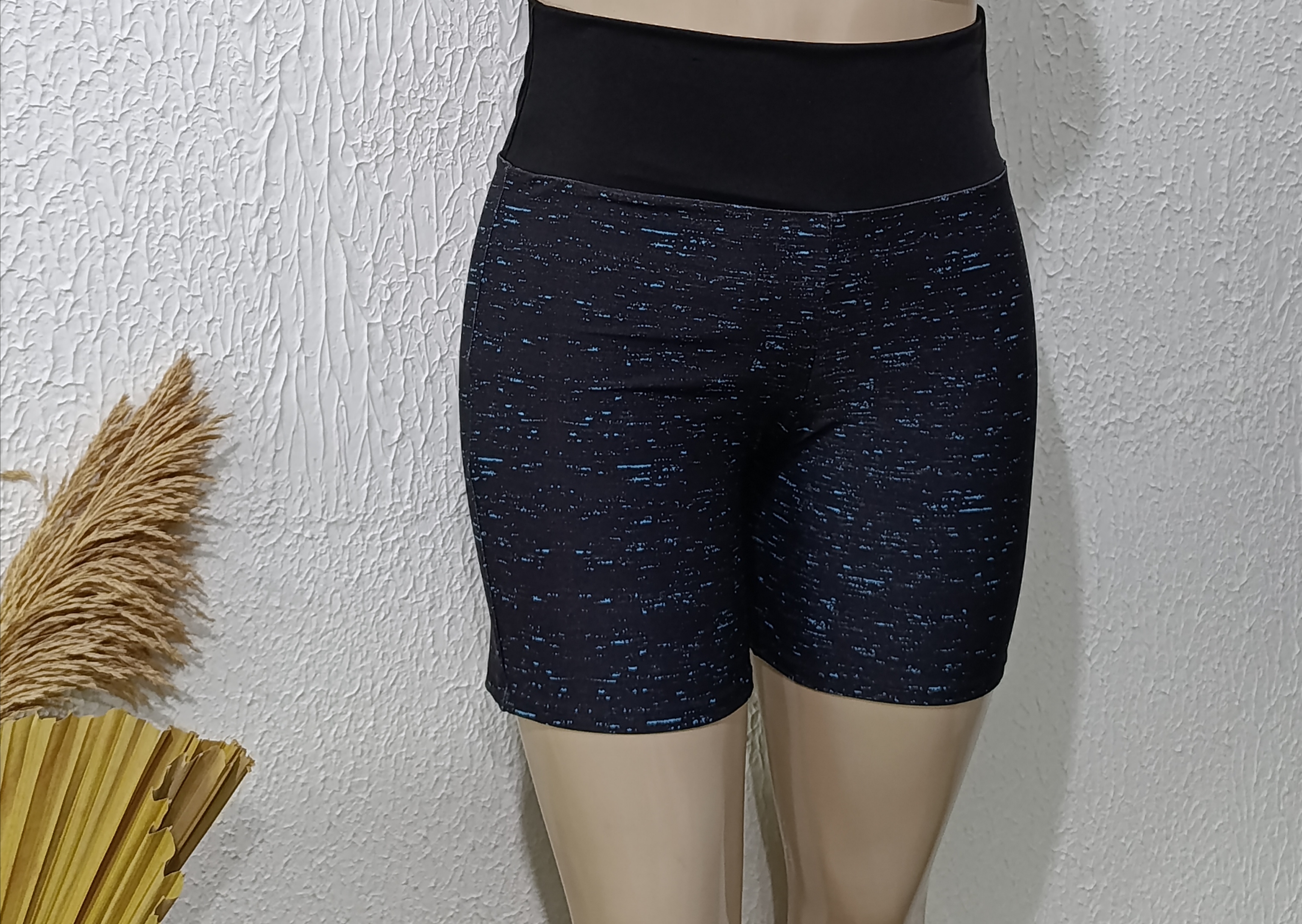 Short G3 empina bumbum