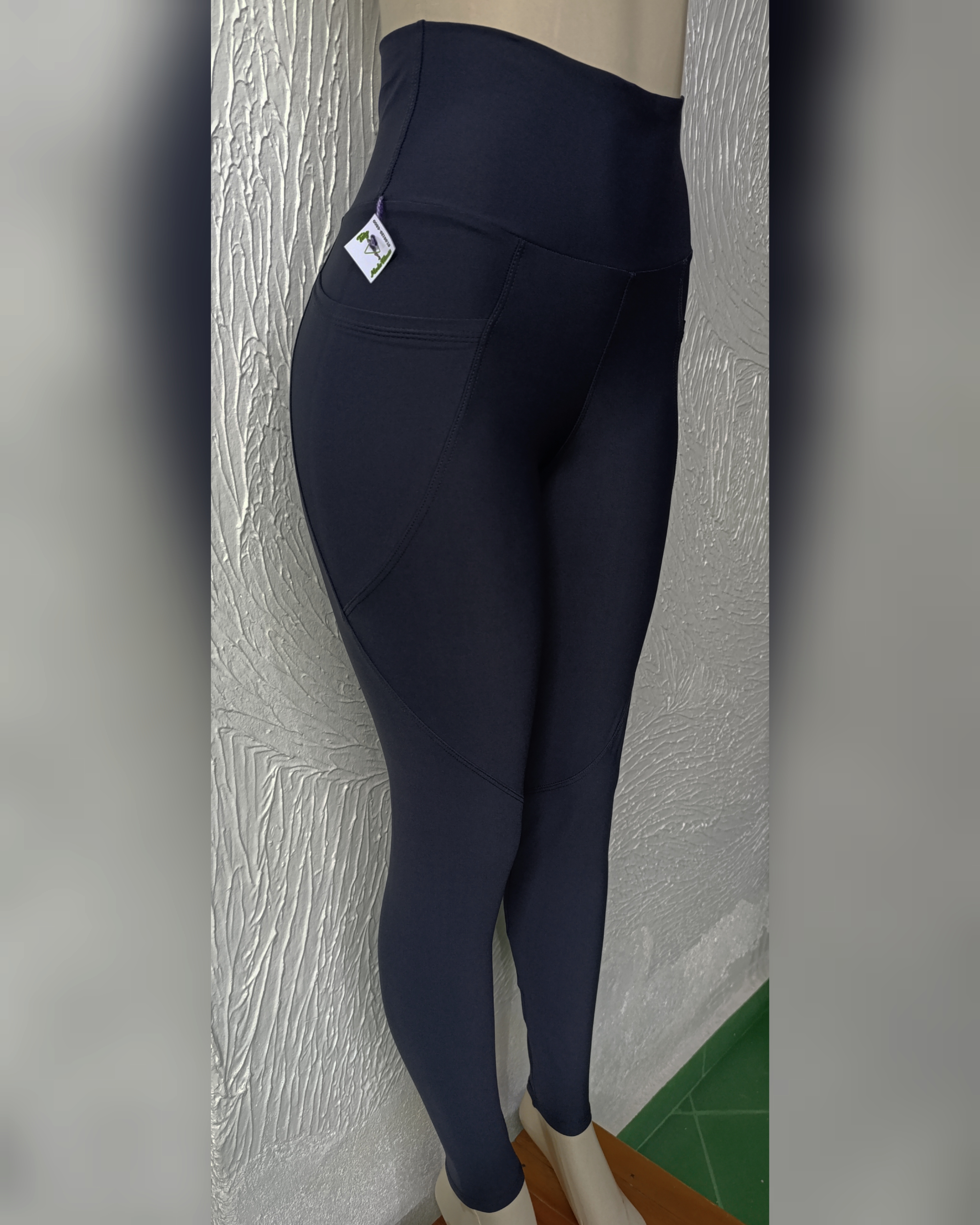 Calça M Poliamida com bolso. PRETA